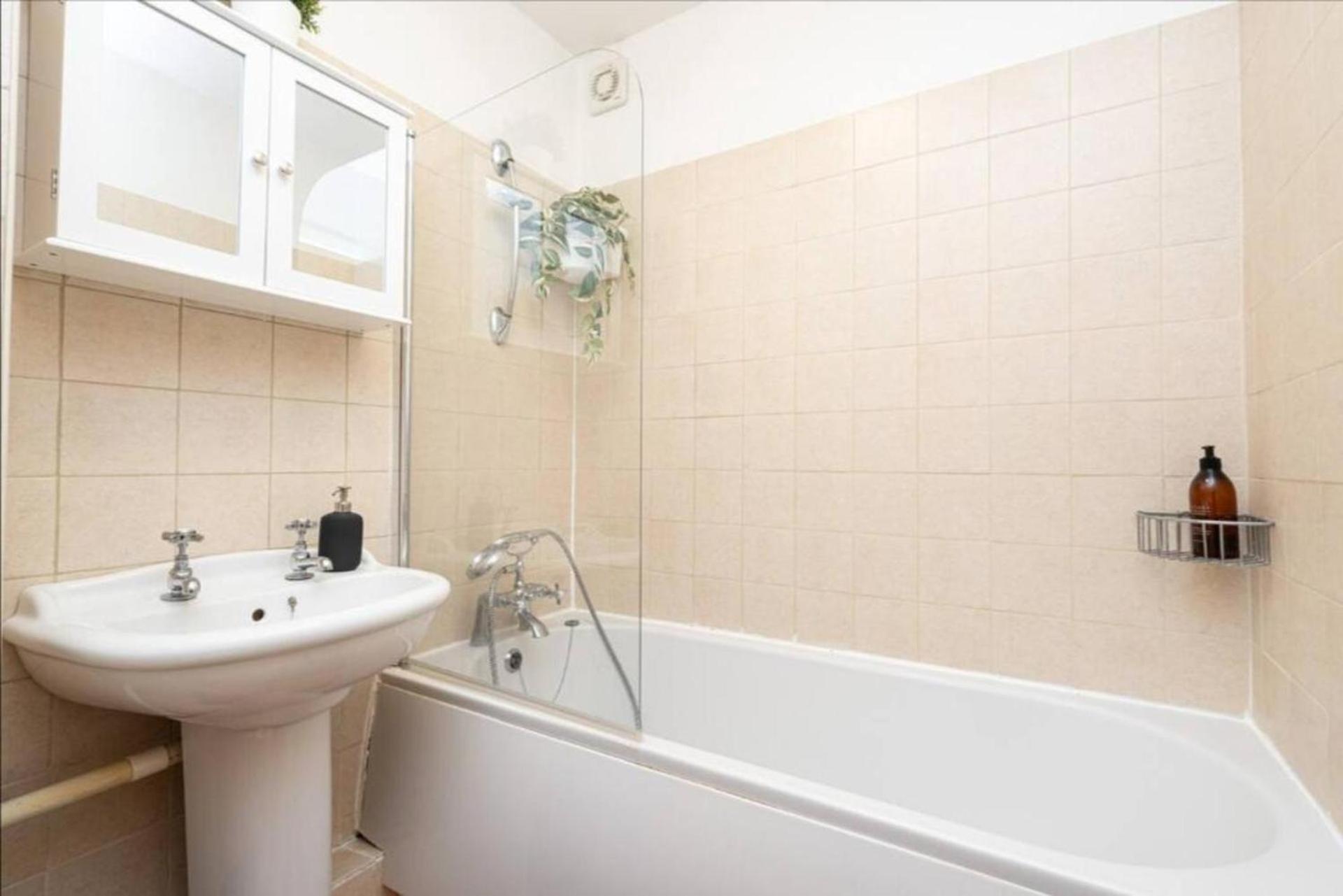 Appartamento Cosy With Parking Londra
