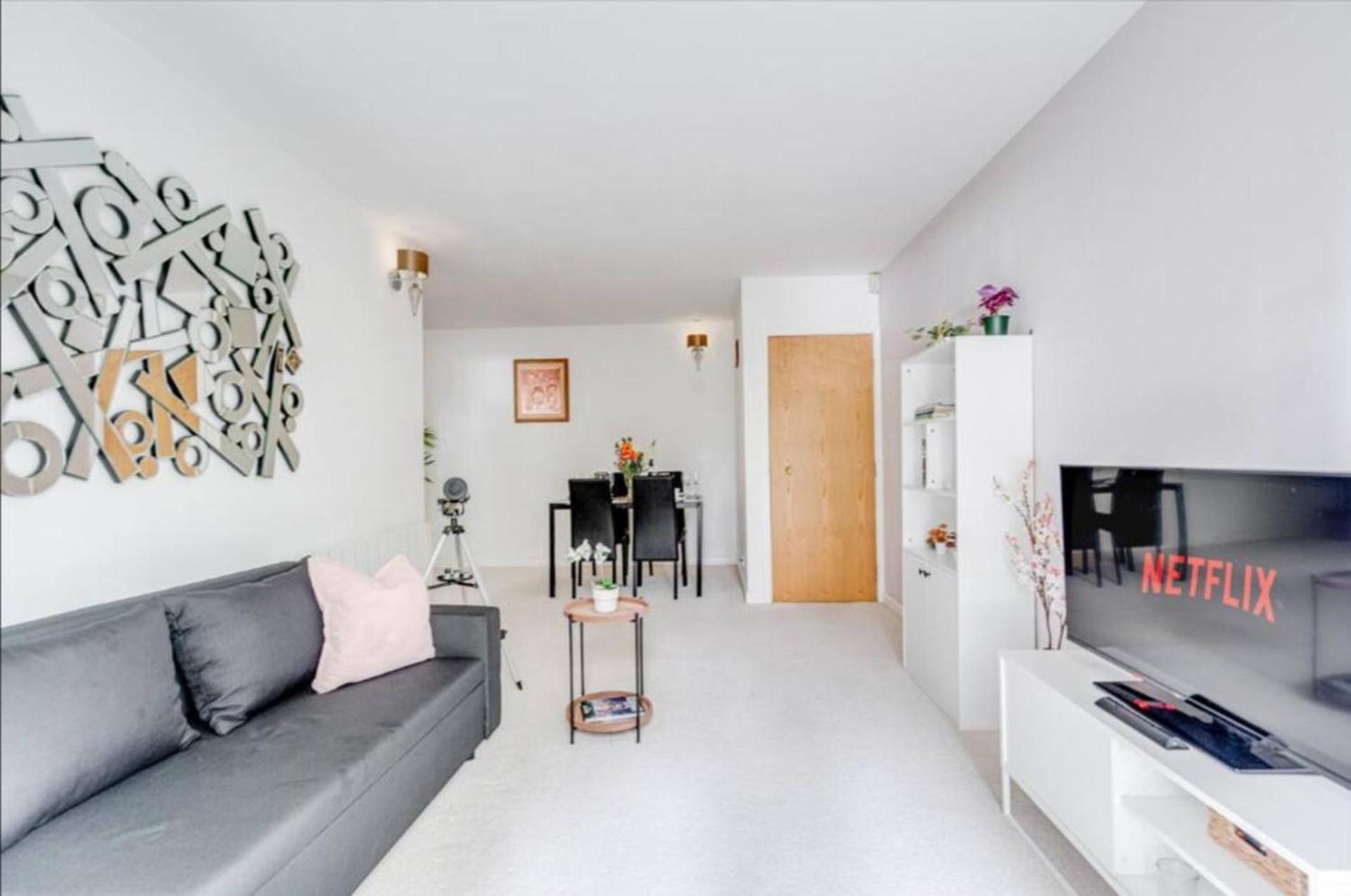 Cosy With Parking Apartament *